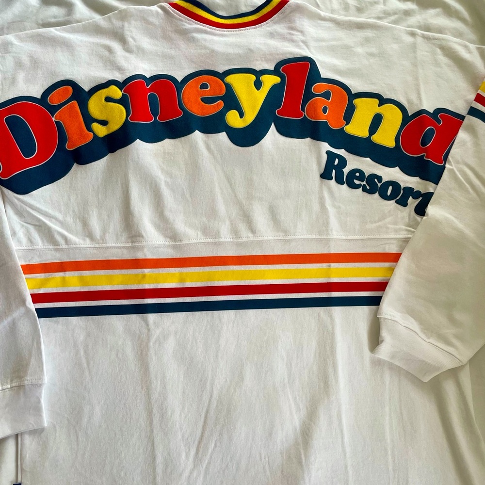 Disneyland Spirit Jersey Retro Rainbow - NWT Adult Size Medium Disney Parks 1955